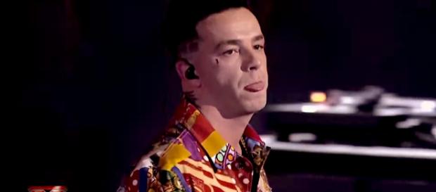 Salmo durante la performance di ieri a X Factor. Salmo durante la performance di ieri a X Factor.