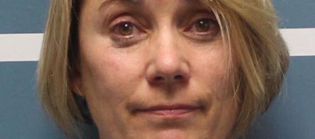 Usa, professoressa taglia i capelli con forza ad uno studente: arrestata Usa, professoressa taglia i capelli con forza ad uno studente: arrestata