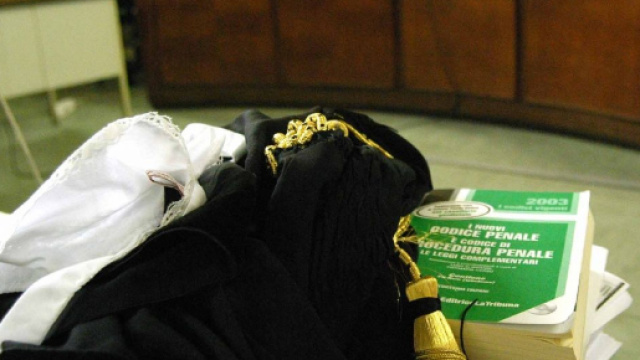 Arrestato il pm di Lecce Emilio Arnesano: avrebbe 'aggiustato' processi in cambio di prestazioni sessuali e regali..