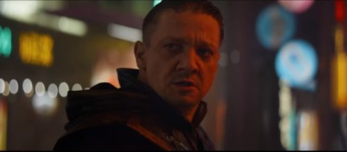 Hawkeye has transformed into the darker character Ronin in "Avengers:Endgame." [Image Credit] MTV International - YouTube