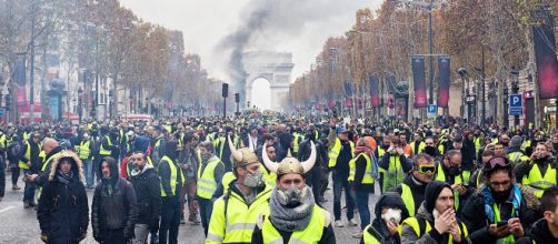 In Francia i gilet gialli tornano in piazza