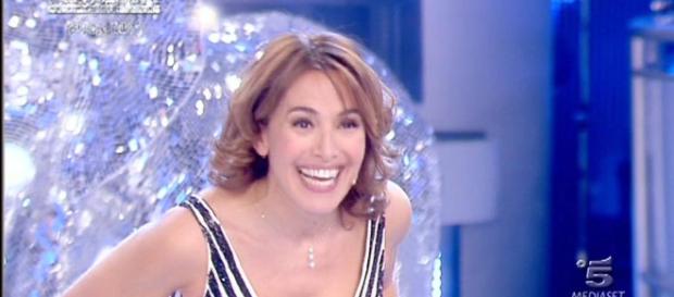 Barbara D'urso si ferisce in diretta Barbara D'urso si ferisce in diretta