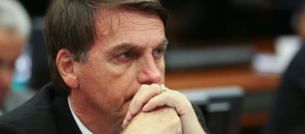 Bolsonaro não declarou dinheiro de ex-assessor Bolsonaro não declarou dinheiro de ex-assessor