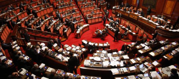 Pensioni, il governo porta a casa il Sì alla manovra nella votazione alla Camera: la Lega resta di stucco di fronte al M5S sugli assegni d'oro. Pensioni, il governo porta a casa il Sì alla manovra nella votazione alla Camera: la Lega resta di stucco di fronte al M5S sugli assegni d'oro.