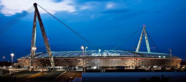 Tifosi dell'Inter devastano settore ospiti al termine del derby d'Italia. Tifosi dell'Inter devastano settore ospiti al termine del derby d'Italia.