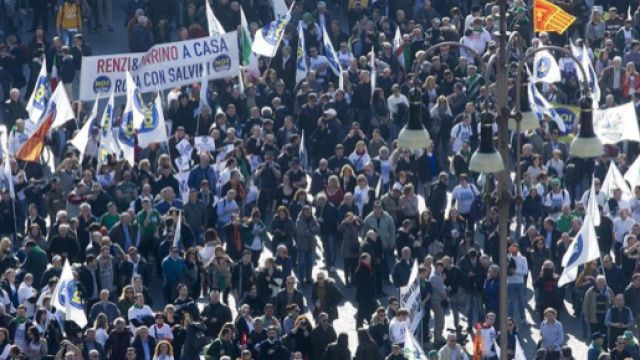 Folla in piazza del Popolo per il discorso di Matteo Salvini