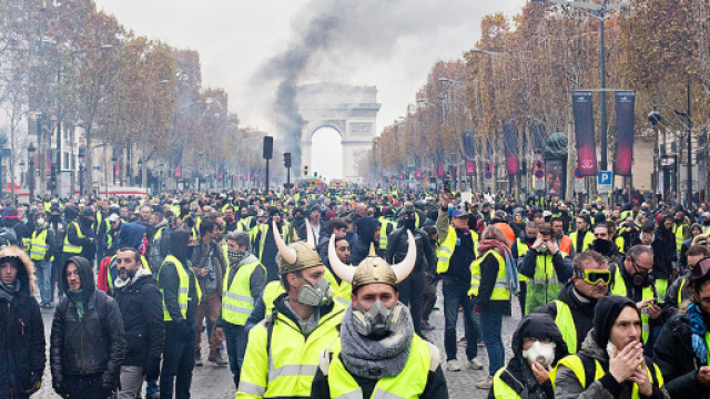 In Francia i gilet gialli tornano in piazza