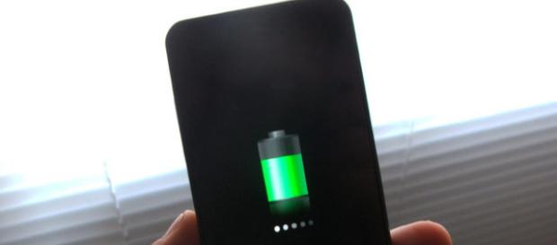 Una ricerca scientifica americana sta sviluppando una batteria che ricarica ogni due settimane qualsiasi device, compreso gli smartphone Una ricerca scientifica americana sta sviluppando una batteria che ricarica ogni due settimane qualsiasi device, compreso gli smartphone