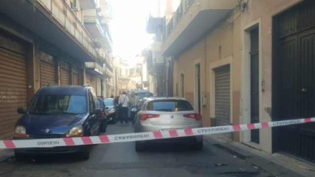 Dramma a Catania: giovane padre stermina la famiglia e si suicida