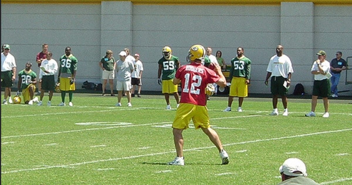 Aaron Rodgers sets new NFL record in Week 14, Chris Jones can tie one