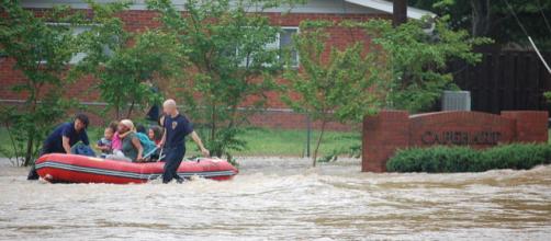 US Navy rescues family members from base housing (Image credit - Shannon Maxwell-Whelan, Wikimedia Commons)