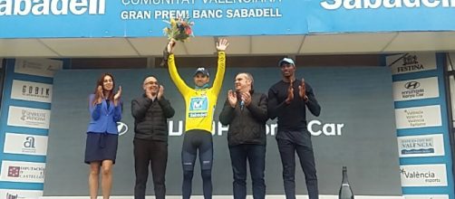 Alejandro Valverde premiato con la maglia di leader