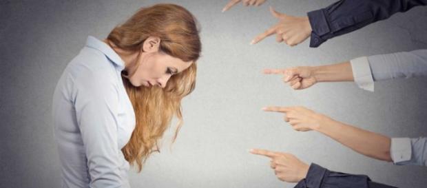 Cómo otras personas nos juzgan en línea Cómo otras personas nos juzgan en línea