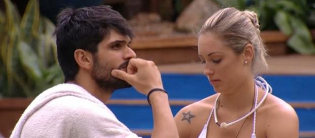 Jéssica e Lucas têm DR na madrugada Jéssica e Lucas têm DR na madrugada