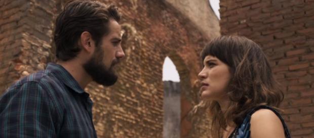 Renato descobre segredo de Clara em O Outro Lado do Paraíso (Foto: TV Globo) Renato descobre segredo de Clara em O Outro Lado do Paraíso (Foto: TV Globo)