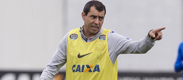 Treinador do Timão em um treinamento Treinador do Timão em um treinamento