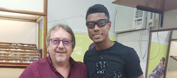 Bruno Henrique terá que jogar com um óculos de proteção Bruno Henrique terá que jogar com um óculos de proteção