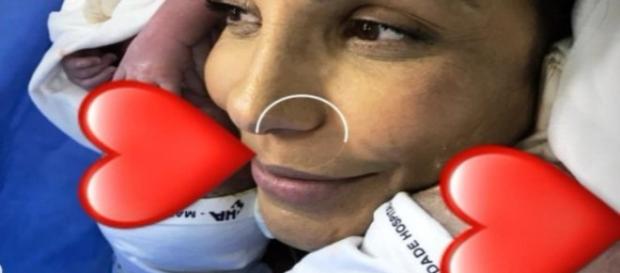 Na primeira foto, Daniel editou o rosto das filhas com emojis de coração, mas depois revelou o rosto das meninas Na primeira foto, Daniel editou o rosto das filhas com emojis de coração, mas depois revelou o rosto das meninas