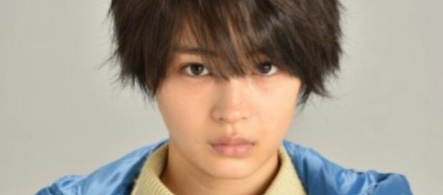 Suzu Hirose caracterizando a la protagonista. Suzu Hirose caracterizando a la protagonista.