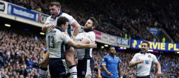 Tournoi des 6 Nations: Les Ecossais de Stuart Hogg sont venus difficilement à bout des Français (32-26). Tournoi des 6 Nations: Les Ecossais de Stuart Hogg sont venus difficilement à bout des Français (32-26).