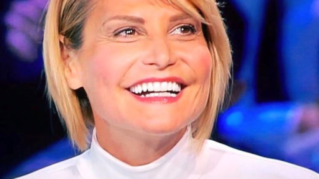 Simona Ventura: "Prima dell'Isola ero dipendente dai social" - today.it