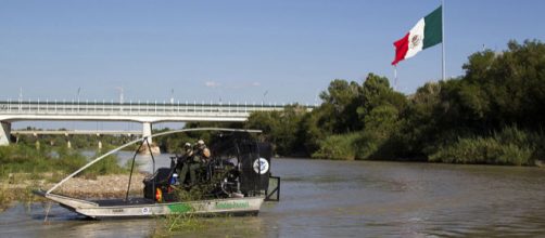 A Border Patrol Riverine Unit along the Rio Grande Valley River (Image credit - Donna Burton, Wikimedia Commons)