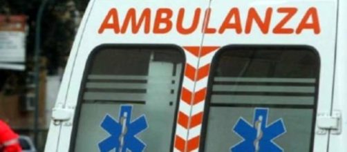 Ambulanza in azione per prestare i soccorsi