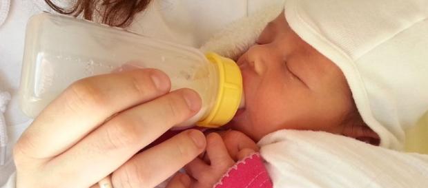 Baby bottles should not be propped - Image credit - Public Domain - Pixabay.com Baby bottles should not be propped - Image credit - Public Domain - Pixabay.com