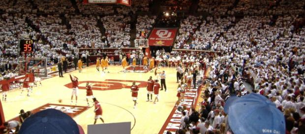 Oklahoma Sooners on their home court | Author: Andrew Goidell Oklahoma Sooners on their home court | Author: Andrew Goidell