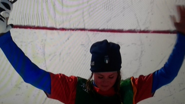 Michela Moioli in lacrime dopo aver conquistato la medaglia d'oro