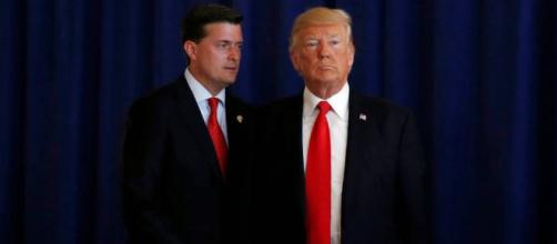 Trump defiende a un funcionario de la Casa Blanca acusado de abuso