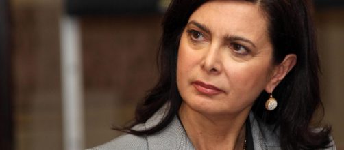 In alto, Laura Boldrini, politico italiano