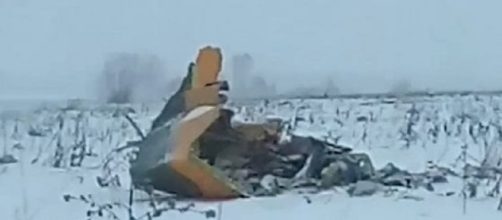 Russia, aereo di linea si schianta: morte 71 persone (foto- lanotiziagiornale.it)