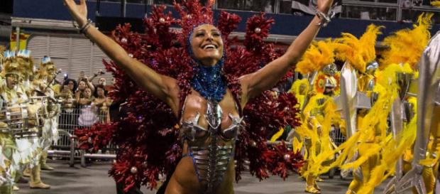 Apresentadora da Record acabou passando por apuros em desfile de Carnaval. (Foto Reprodução). Apresentadora da Record acabou passando por apuros em desfile de Carnaval. (Foto Reprodução).