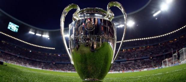 La Liga de Campeones de la UEFA, anteriormente conocida como Copa de Europa La Liga de Campeones de la UEFA, anteriormente conocida como Copa de Europa