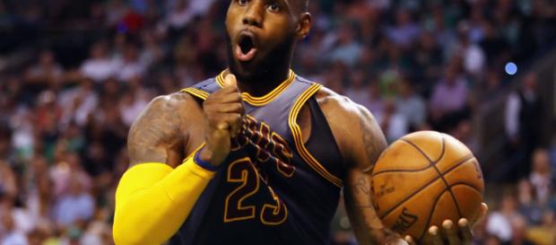 Lebron James Buys New $23 Million Mansion in LA, Named Eastern ... - power102fm.com Lebron James Buys New $23 Million Mansion in LA, Named Eastern ... - power102fm.com