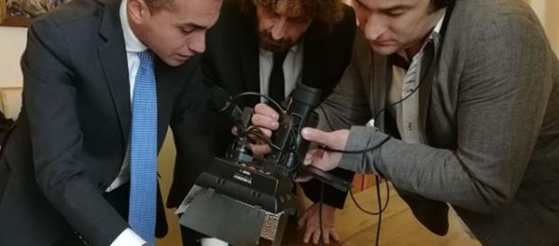 Luigi Di Maio (candidato premier M5S) assieme a Filippo Roma de Le Iene Luigi Di Maio (candidato premier M5S) assieme a Filippo Roma de Le Iene