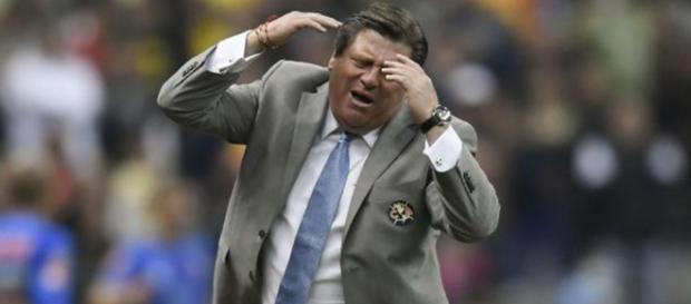Miguel Herrera no contará con Renato Ibarra para el duelo de mañana contra Morelia. Miguel Herrera no contará con Renato Ibarra para el duelo de mañana contra Morelia.