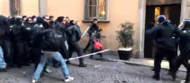 Aggressione alle forze dell'ordine Aggressione alle forze dell'ordine