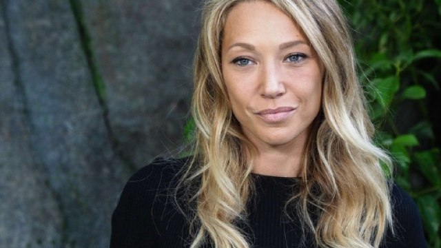 Laura Smet veut contester le testament de son père Johnny Hallyday - rtl.fr