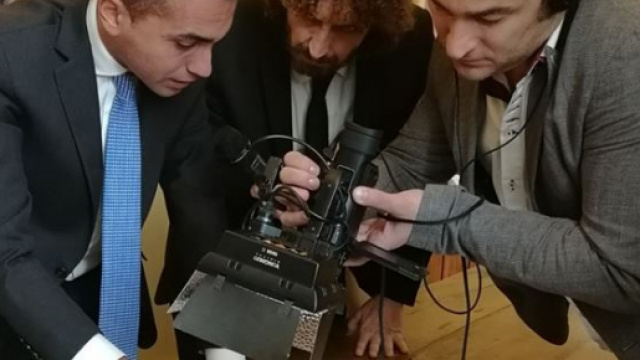 Luigi Di Maio (candidato premier M5S) assieme a Filippo Roma de Le Iene