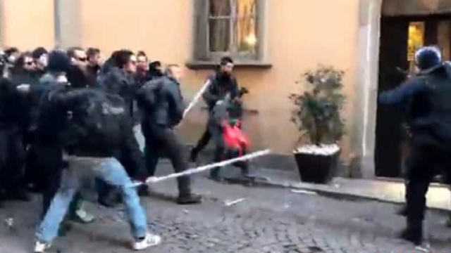 Aggressione alle forze dell'ordine