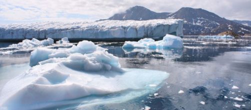 Melting glaciers in Greenland. - [Image credit – Christine Zanino, Wikimedia Commons]