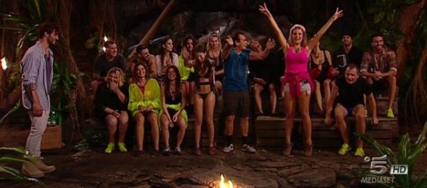 Isola dei Famosi 2018: chi ha fumato con Francesco Monte Isola dei Famosi 2018: chi ha fumato con Francesco Monte