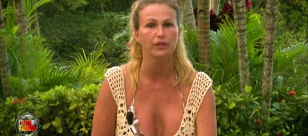 Isola dei Famosi: Eva Henger pronta a far pace con Francesco Monte Isola dei Famosi: Eva Henger pronta a far pace con Francesco Monte