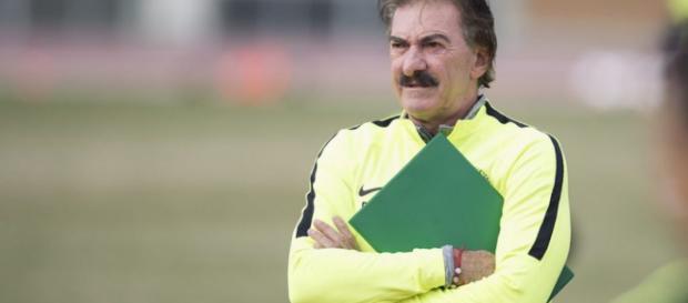 La Volpe no está nada contento al ver a Lainez con la Sub-20 La Volpe no está nada contento al ver a Lainez con la Sub-20