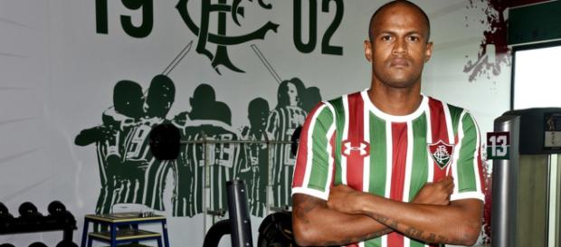 Um dos reforços contratados, Ayrton pode fazer sua estreia pelo Flu contra o Salgueiro-PE (Foto: Divulgação/Site Oficial do Fluminense F.C.) Um dos reforços contratados, Ayrton pode fazer sua estreia pelo Flu contra o Salgueiro-PE (Foto: Divulgação/Site Oficial do Fluminense F.C.)