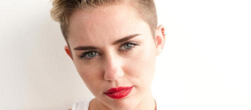 A cantora Miley Cyrus se assumiu pansexual