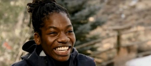 Maame Biney has more than her devoted dad at her side in her Olympic speed skating journey. [Image via Sam's Secret Collection/YouTube Screencap]