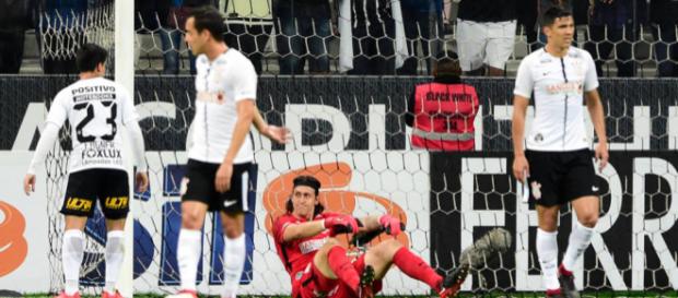 Alvinegro não se apresenta bem e vê visitantes saírem na frente no primeiro tempo Alvinegro não se apresenta bem e vê visitantes saírem na frente no primeiro tempo